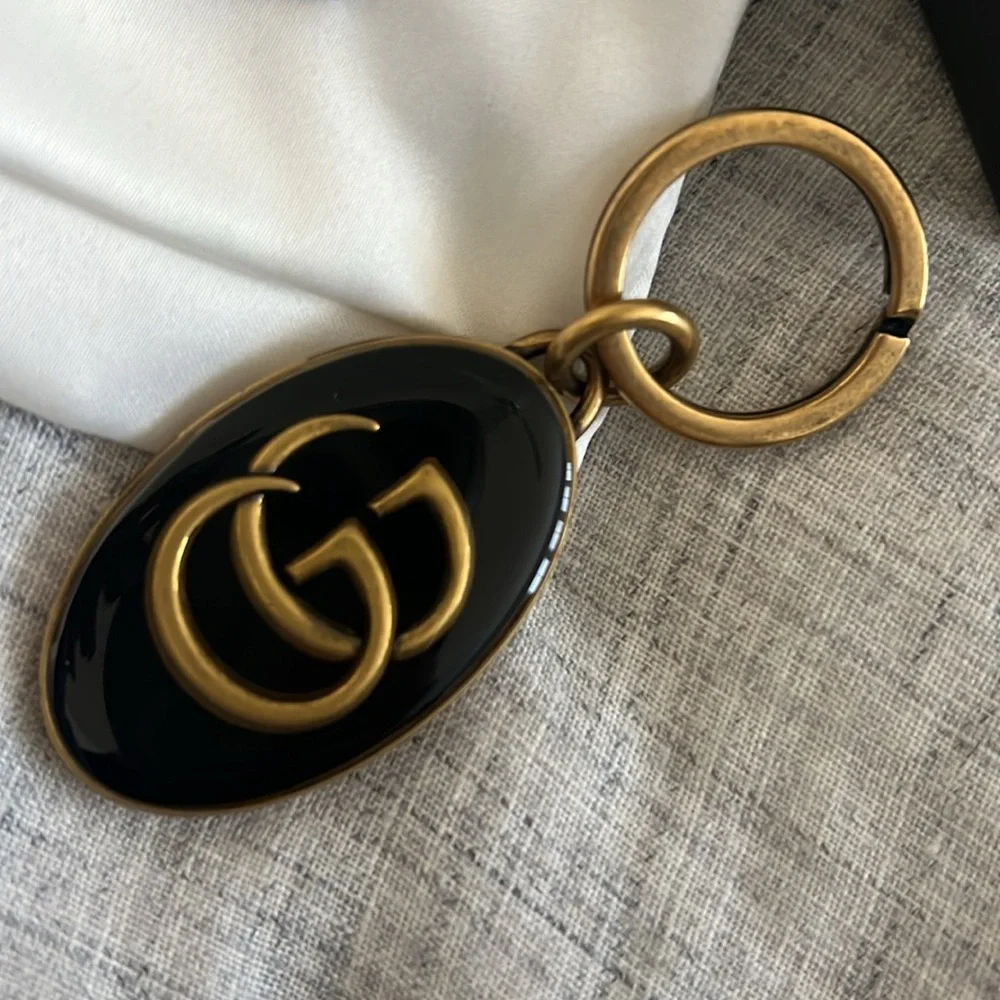 🆕💯% Auth Gucci Black Enamel Key Ring GG